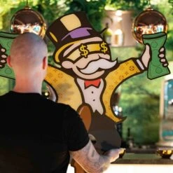 Jumping Cash 14 Jumping Cash -Artmind wandbild freiform monopoly man jumping cash 2